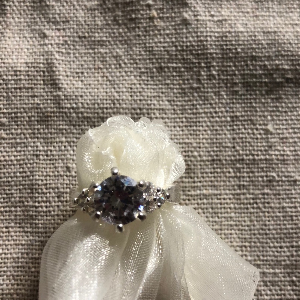 Cute diamond ring! Size 6